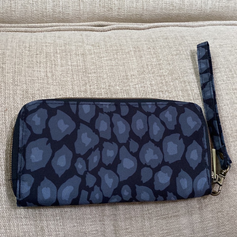 TRAVELON RFID Blocking Anti-theft Wristlet Wallet Zip Clutch Phone NWOT - Picture 4 of 7